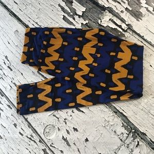 LuLaRoe NWOT OS Leggings Chevron pattern